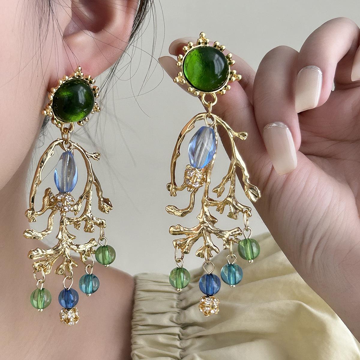 

French Court Style Stud Earrings Female Retro Crystal Fringed Ethnic Style Earrings Medieval Flash Diamond Branch Earrings