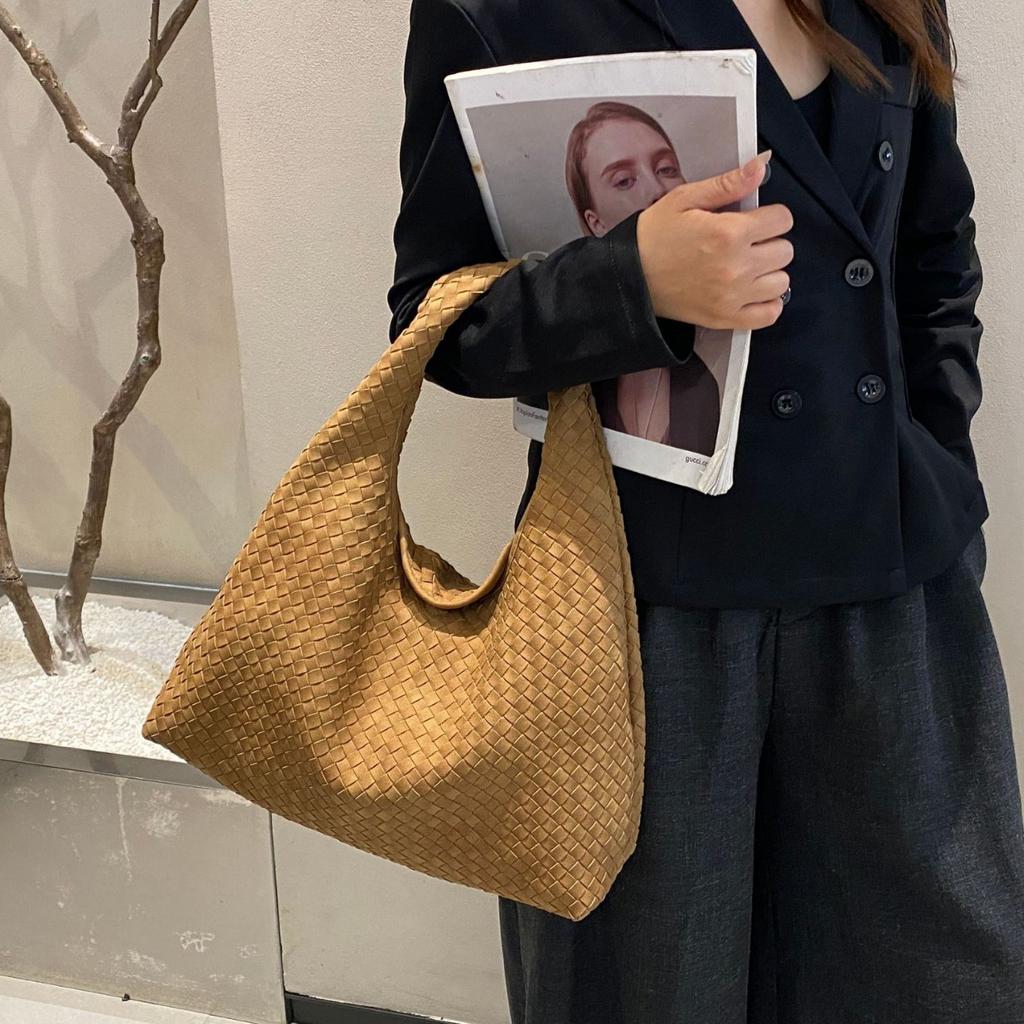 2025 Fall/Winter New Fashionable Women's Handbag, Niche High-End Woven Bag, Large Capacity Shoulder and Underarm Tote Bag