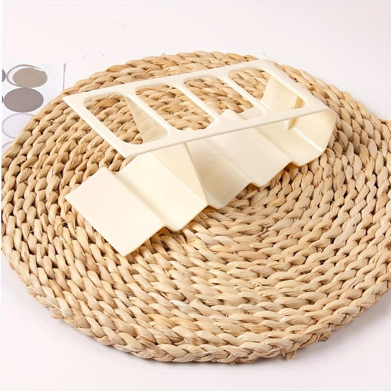 

Держатель для пультов на 4 слота Прочный пластиковый настольный органайзер Эргономичный, экономящий место Для ТВ, дома, офиса Многофункциональная стойка для хранения белый