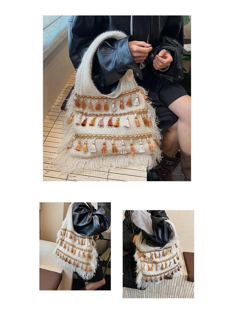 Ethnic Tassel Small Square Bag: Versatile, Large-Capacity Women's Shoulder Bag for Simple Vacation Style