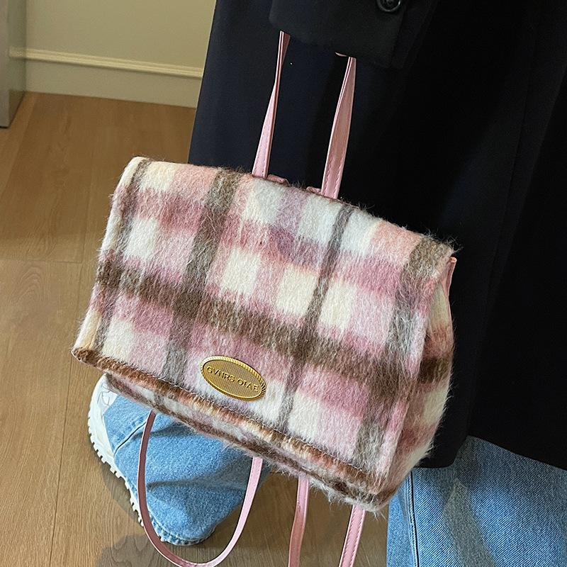 New Winter Woolen Retro Large Capacity Shoulder Bag Fashionable Trendy Niche Crossbody Bag
