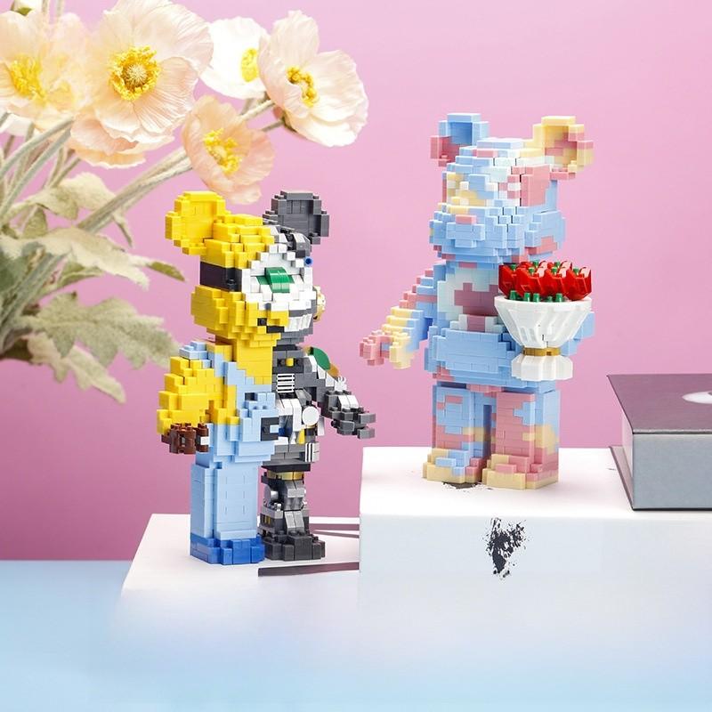 Little Holding Bear Flowers Assembles Building Blocks With Abs Material For Gift