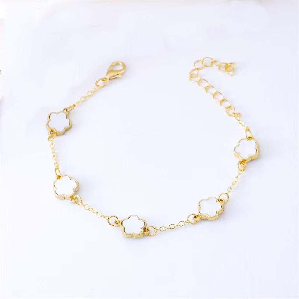 Koreaanse Stijl 4-delige Sieradenset: Bloemenarmband, Ring, Oorbellen met Stud & Klavertje Vier Ketting