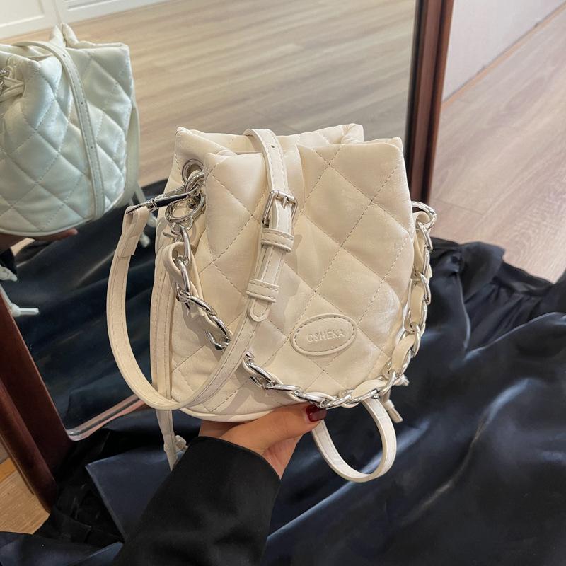 Rhombus chain women's bag new simple texture portable bucket bag niche versatile shoulder messenger bag