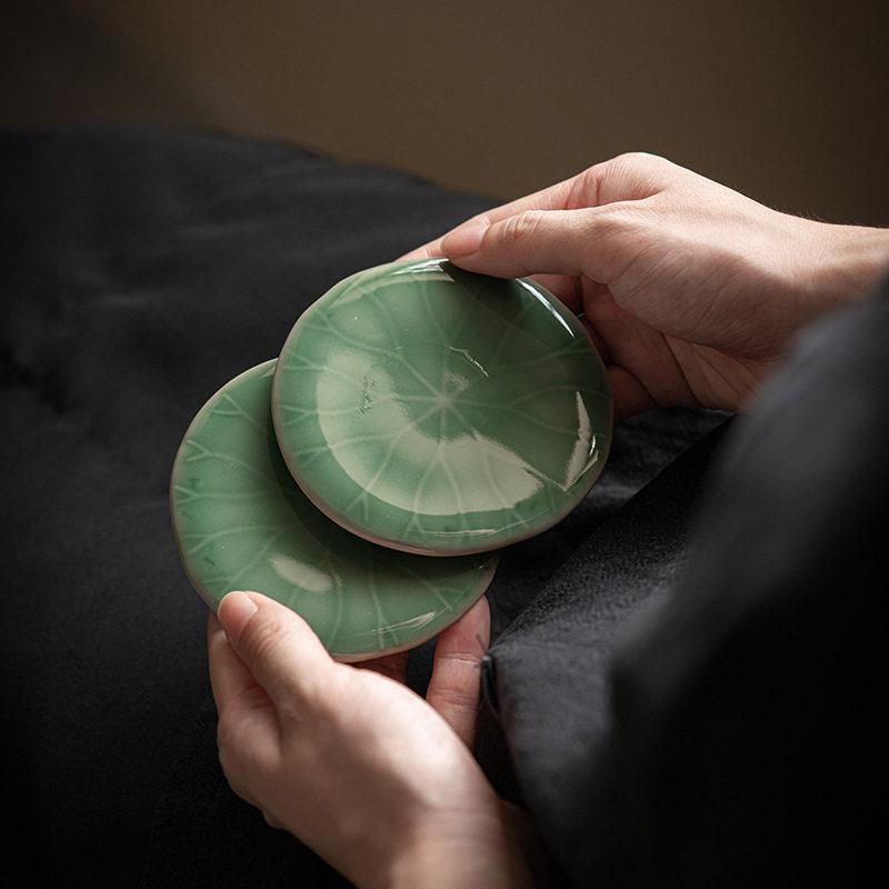 1 Pcs Celadon Carved Coaster Lotus Leaf Ceramic Cup Holder Chinese Style Natural Casual Antique Kung Fu Tea Set Saucer Teaware
