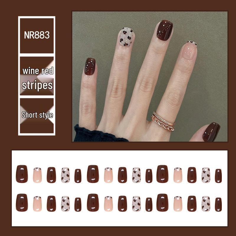 

Темно-бордовые накладные ногти с коровьим принтом, 30 штук в наборе, один размер, короткие.