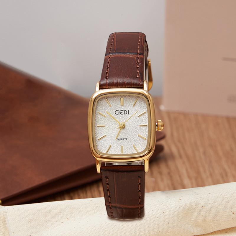 Womens Quartz Watch With Leather Strap Waterproof Retro Elegant For Casual Wear