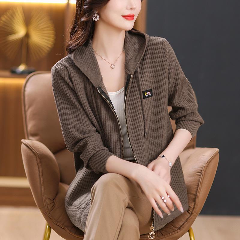 Middle-aged women's hooded zipper knitted jacket women's cardigan short pocket autumn new loose large size
