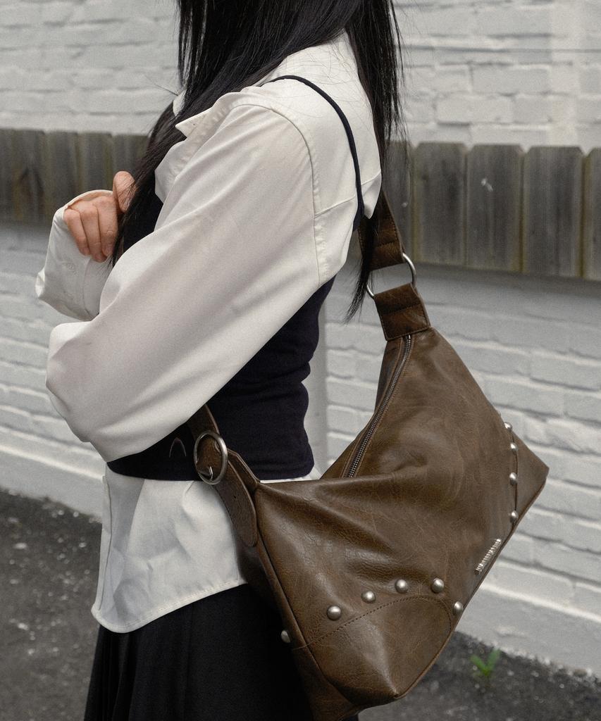 Iugamakaras Studded Hobo Bag (Brown)