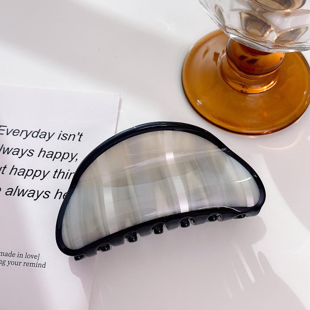 Fashionable Versatile Large Hair Claw With Retro Oval Design For Everyday Use