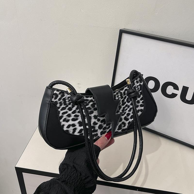 Foreign feeling underarm bag women's 2025 autumn and winter new ins simple leopard print belt buckle niche design messenger women's bag
