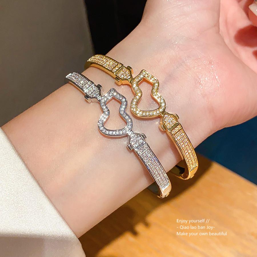 Minimalist Gourd Zircon Bracelet With 18k Gold Plating For Fashion Jewelry Enthusiasts