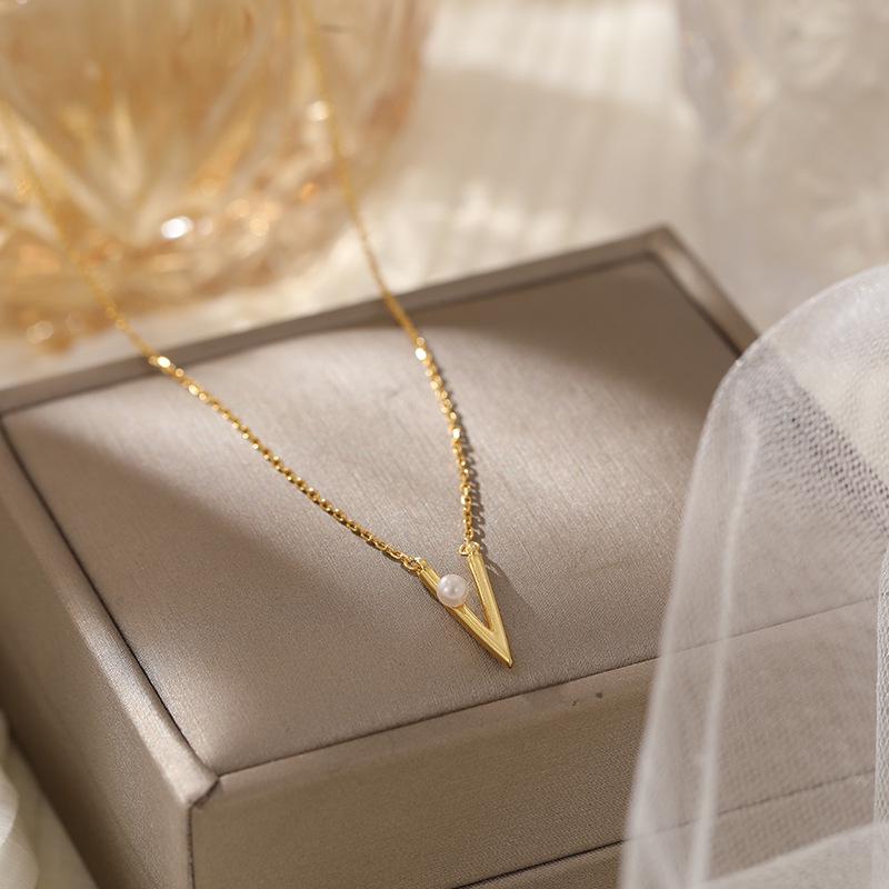 

Banyan Tree S925 Silver V-Shaped Clavicle Necklace for Women - Closed Eyes Series 925 Silver