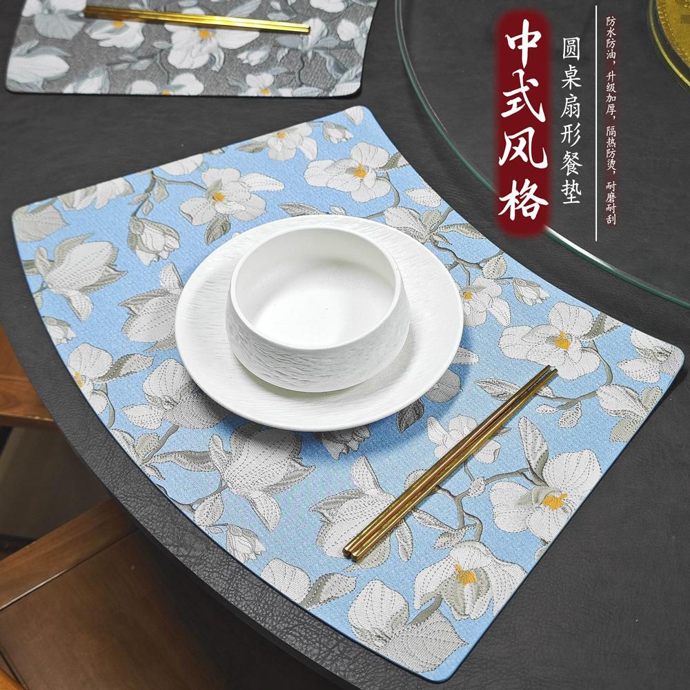 Luxuriöse chinesische Stil Fächerförmige PVC Tischsets Wasserdicht Hitzebeständig Tischmatten Runde Tische Elegant Bedruckt Esstisch Hotels