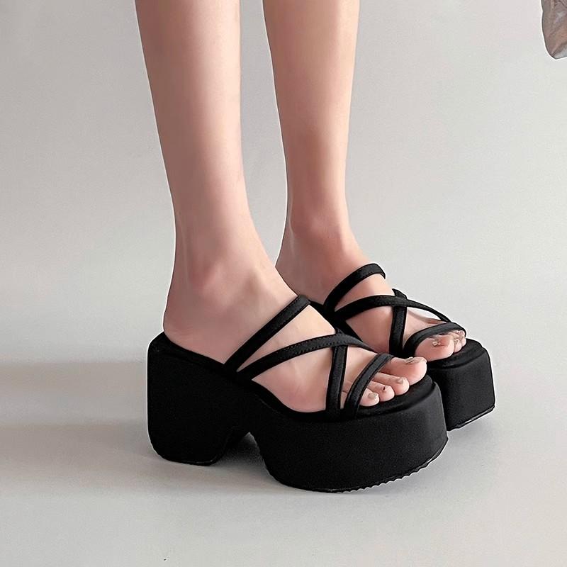 Thick-bottomed Muffin Black Cool Slippers 2025 Spring and Summer New Women's Fashion French Beach Vacation Rome Cool
