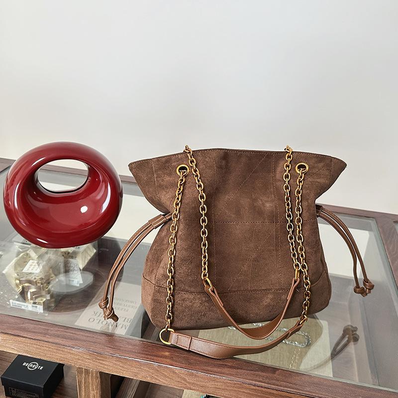 New retro bucket bag, diamond chain, large-capacity commuting, fashionable and simple single shoulder messenger women's bag