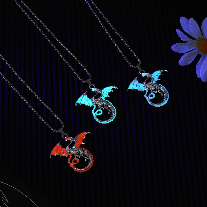 Nuova Catena da Maglione alla Moda con Ciondolo Drago che Brilla al Buio, Retro e Potente Collana Drago di Fiamma Night Glow