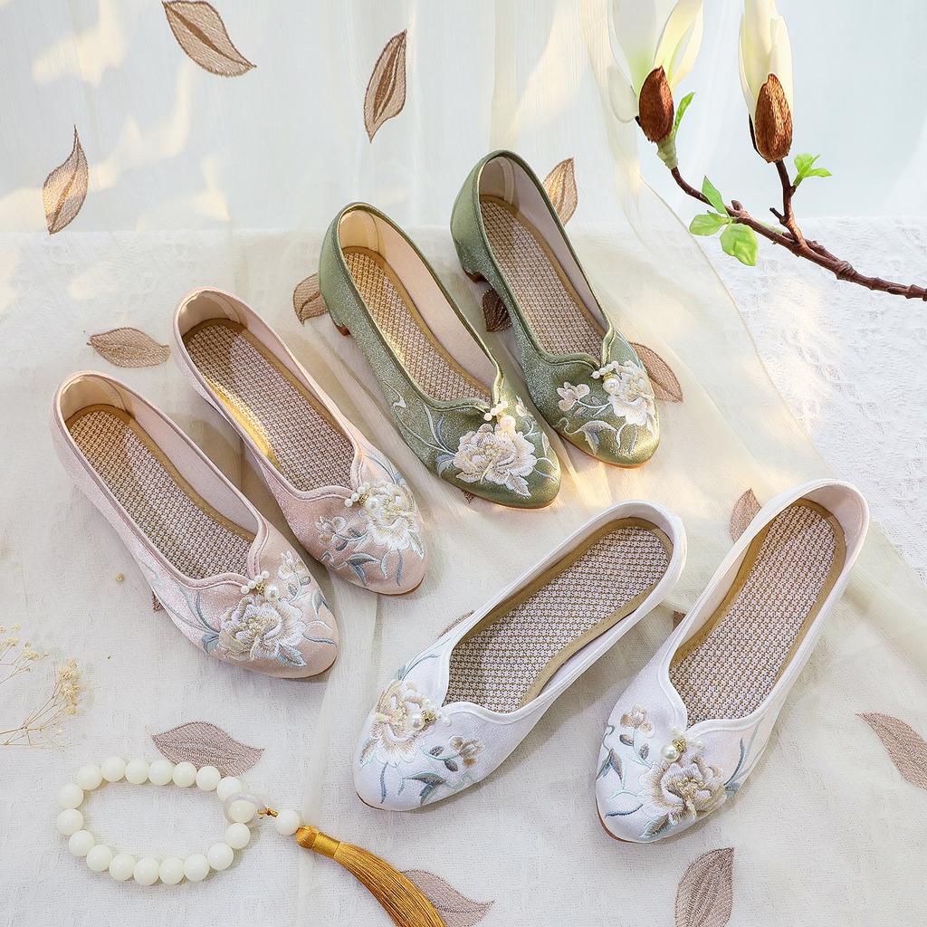 Chunxiang, New Embroidered Shoes Women's Old Beijing Cloth Shoes Low-heeled Chinese Style Cheongsam Single Shoes Retro Pointed Shoes