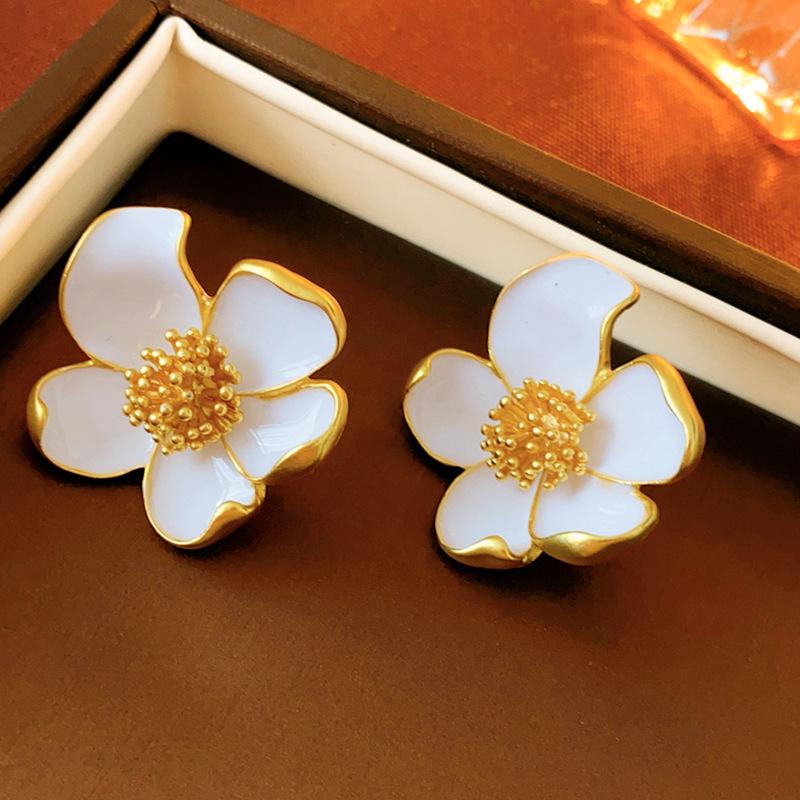 Silver Needle Vintage Geometric Court Style Light Luxury Retro Stud Earrings for Women