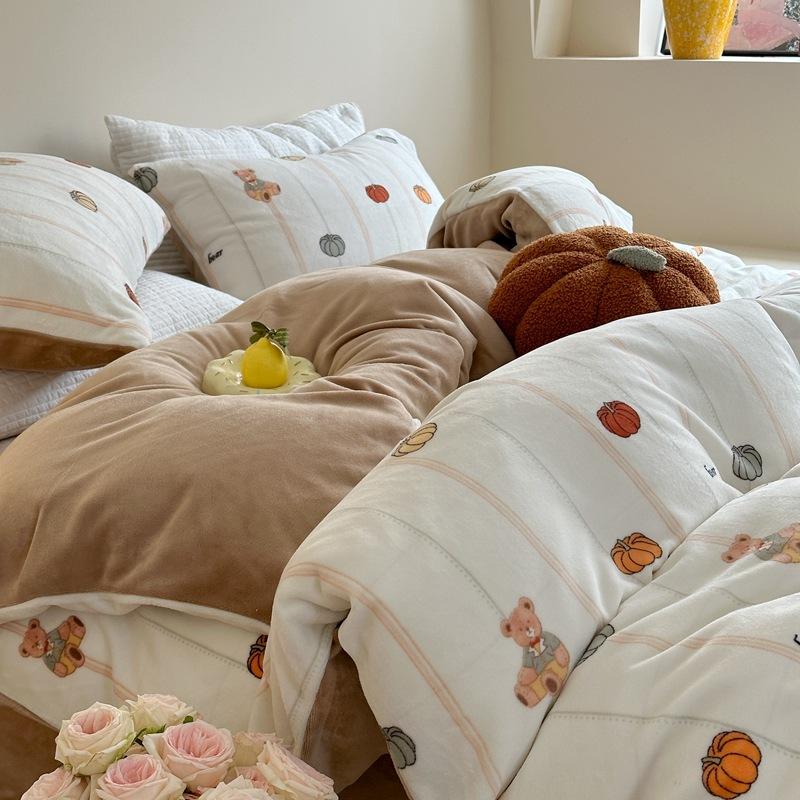Set de patru piese din catifea cu lapte de iarnă de clasa a în desene animate pat îngroșat pentru student cearșaf de pat din trei piese cearșaf de pat cuvertură