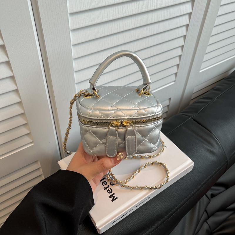 

2025 новая маленькая сумка-коробка текстурная сумка-мессенджер сумка-цепочка интернет-знаменитости на плечо для шопинга макияжа женская сумка легкая роскошь мода серебряный