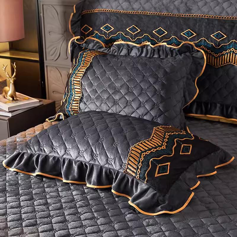 Thick Milk Velvet and Cotton Pillowcase Set Paired with Thick Velvet and Quick Heating Cotton Pillowcase for Warmth