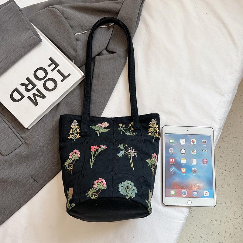 Fashion Large Capacity Girl Shoulder  New Canvas Bag Heavy Industry Embroidery Bucket Bag Shoulder Commuter Tote Bag