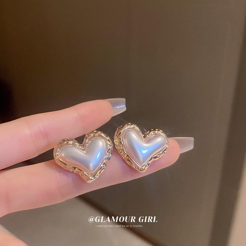 Boucles d'oreilles de luxe tendance 2024 accrocheuses pour femmes: Boucles d'oreilles à clous tendance et polyvalentes pour l'automne et l'hiver