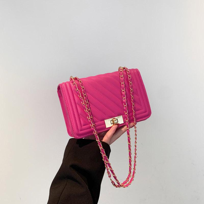 

This year s popular fashion Korean version retro chain small bag women 2025 versatile ins Internet celebrity messenger bag small square bag рожевий червоний колір