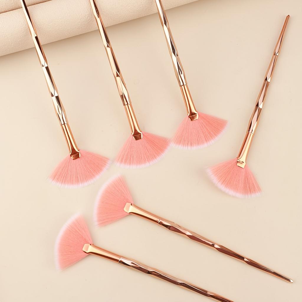 1pcs New Practical Facial Brushes Fan Makeup Brushes Soft Portable Mask Brushes Cosmetic Tools for Ladies Girls Nail Charm Beaut