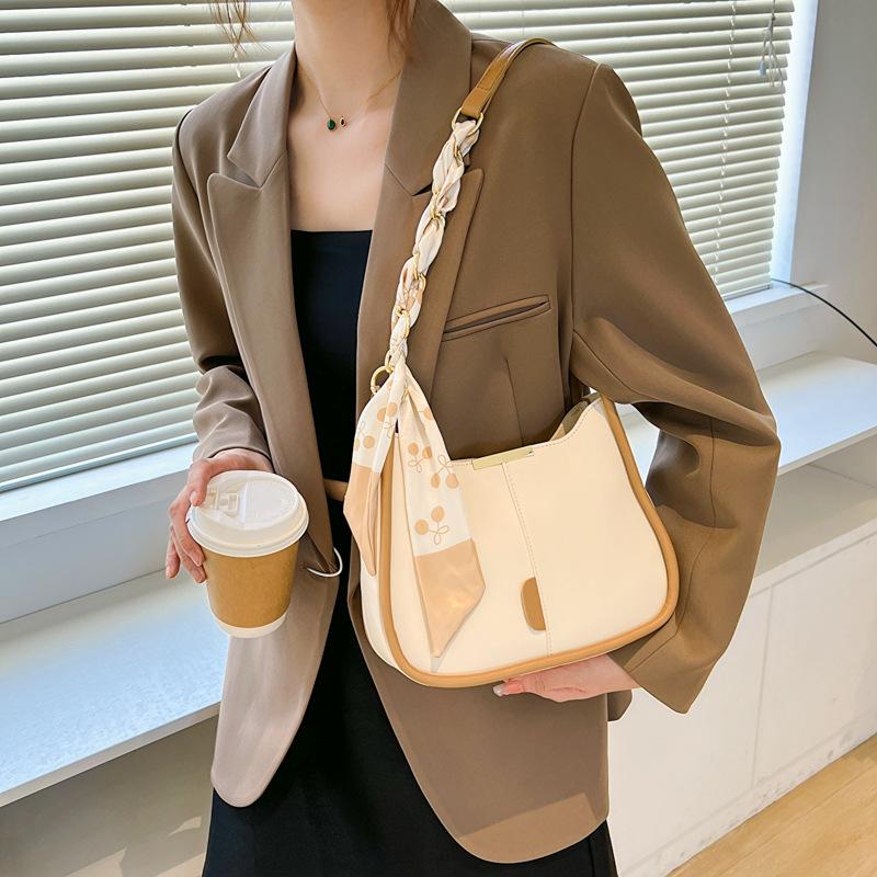 Premium Texture Large-capacity Bucket Bag Women's 2025 Spring and Summer New Fashion Messenger Bag Niche Commuter Shoulder Bag