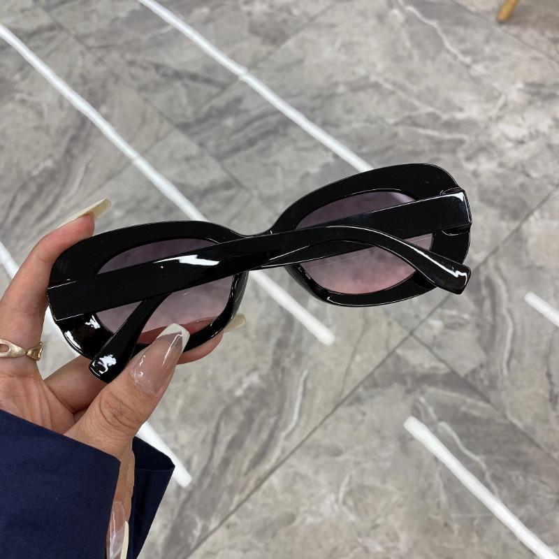New Oval Big Frame Ladies Sunglass  Fashion Femalle Sunglasses Trendy Retro Designer Sun Shades Eyewear Uv400
