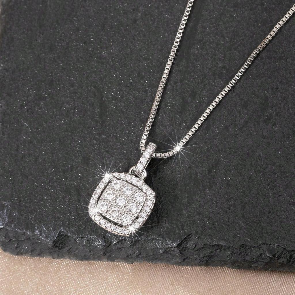 1 Women's Fashionable Necklace, Stylish and Elegant, Light Luxury Style, High-end Niche Collarbone Chain