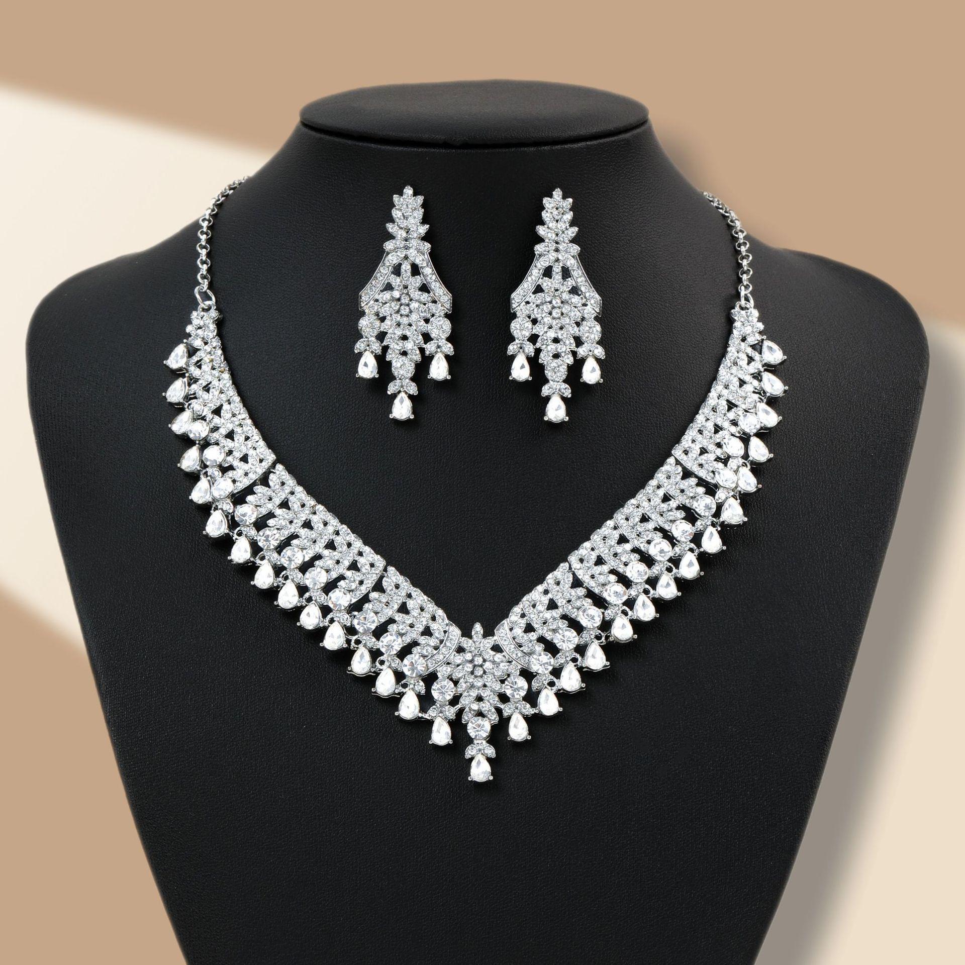 Elegant Women s Rhinestone Necklace & Earring Set