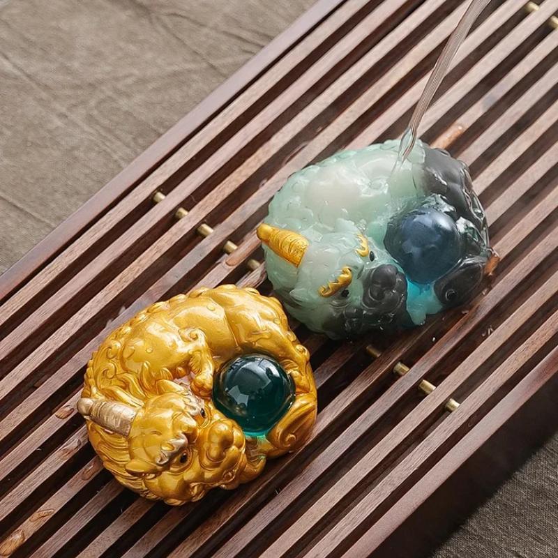 Color-Changing Wealth-Attracting Pixiu Tea Pet - Handmade Resin Craft Feng Shui Home Decor Mini KungFu Tea Table AccessoriesGift