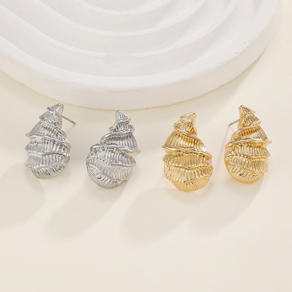 Women's simple conch earrings