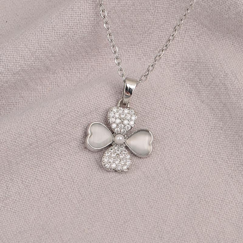 Titanium Steel Non-fading Necklace - European & American Style, Light Luxury, Versatile Korean Fashion, Perfect for Women and Girlfriend Gifts.