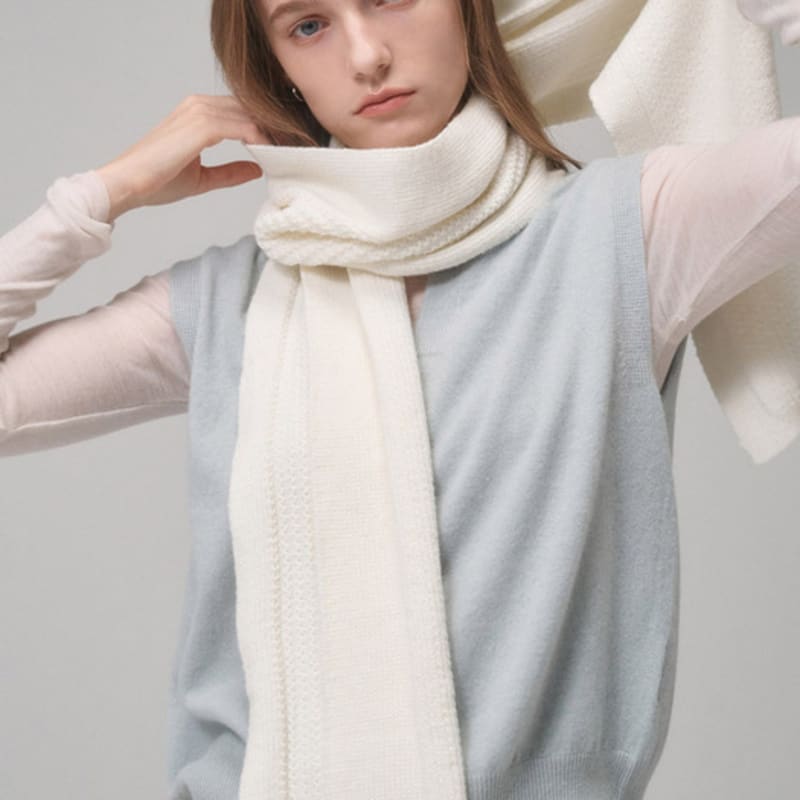 Saint Luxure Soft Leaf Muffler Ivory