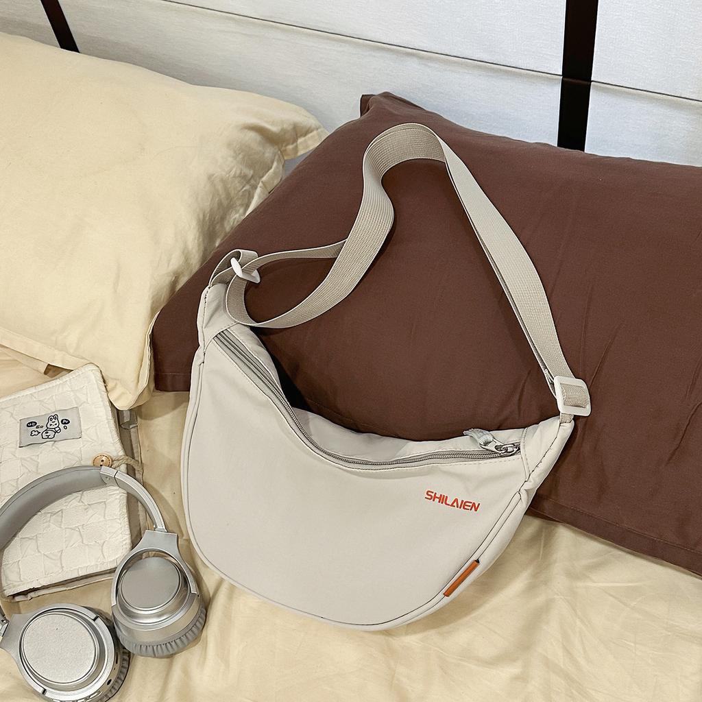 Bag Women'S Autumn And Winter Super Fire Commuter Dumpling Bag Student Fashion Versatile One Shoulder Crossbody Niche Design