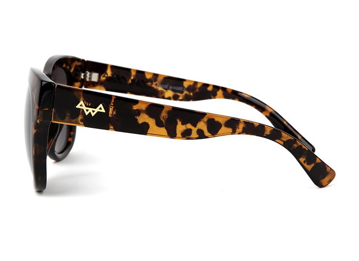 Sodamon Horn-Rimmed Sunglasses Fashion Black Sunglasses Mirror Sunglasses Ht601-C02