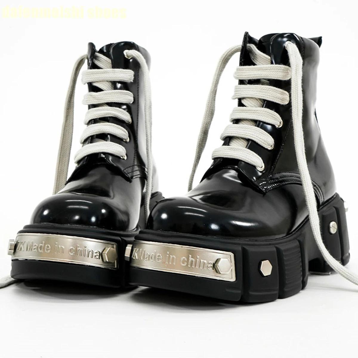 

Модные женские ботинки на платформе с металлическими заклепками, из лакированной кожи, на шнуровке, новинка моды, мотоциклетные ботинки, зима 2025, новые ботильоны с высоким голенищем 40