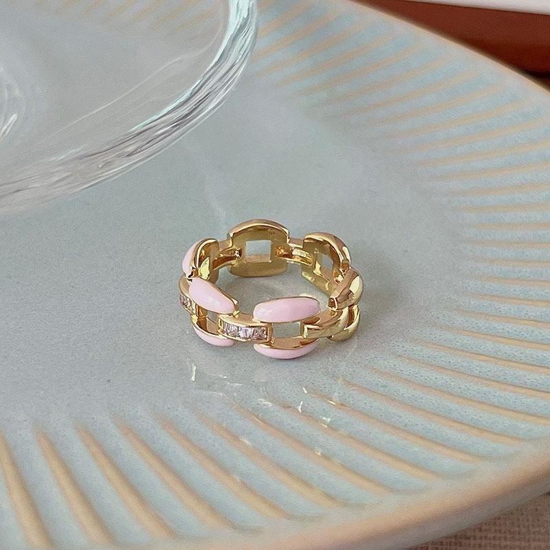 Layer Fashionforward Double Ring With Stunning White Shell Detail And Adjustable Size