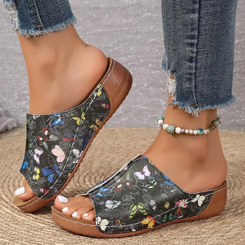 Fashion Butterfly Printed Wedge Slippers for Women Lightweight Peep Toe Platform Sandals Woman Summer 2025 Comfort Non Slip Beach Slides