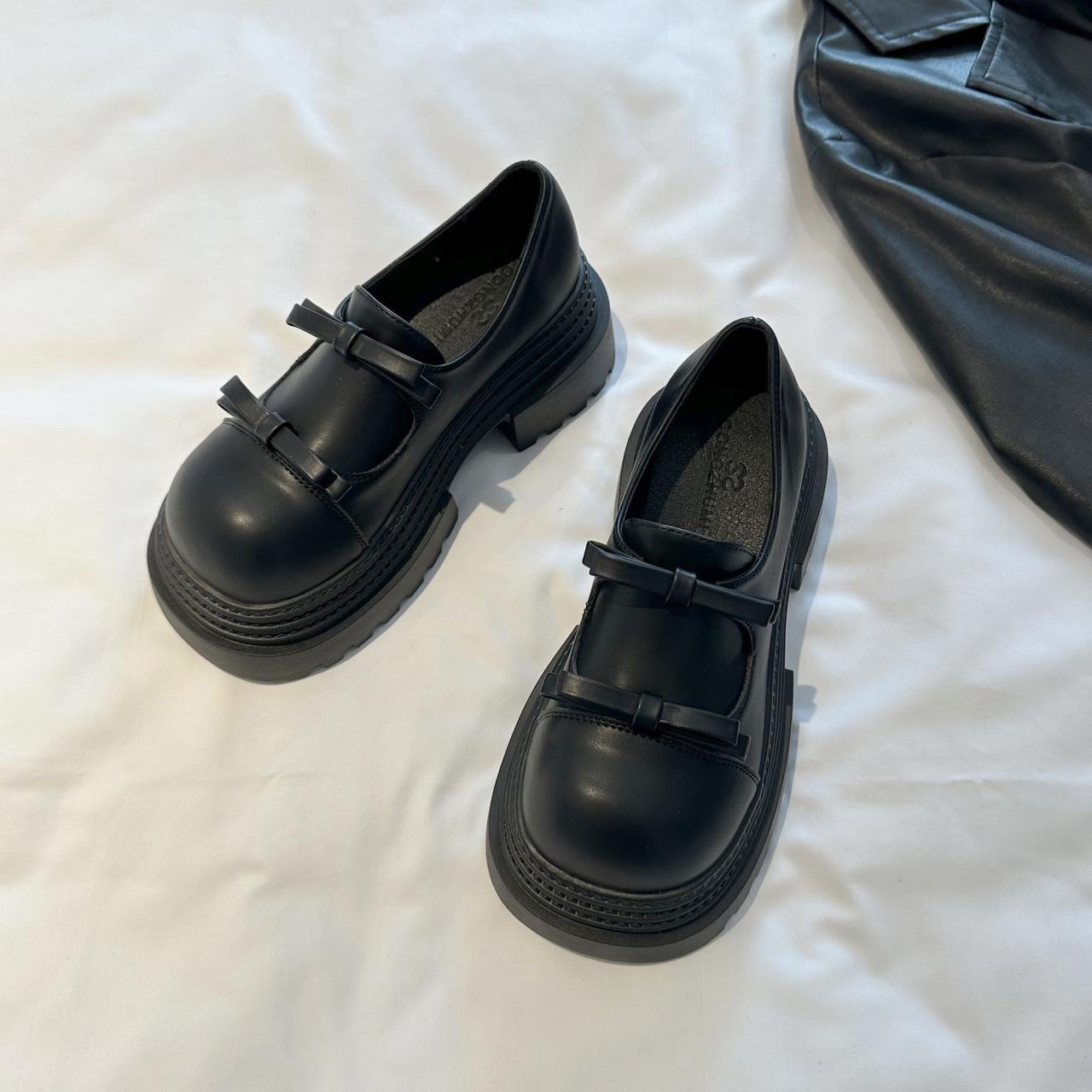 

Muffin platform small leather shoes women s 2025 autumn new retro British style versatile height increase with skirt loafer single shoes 35