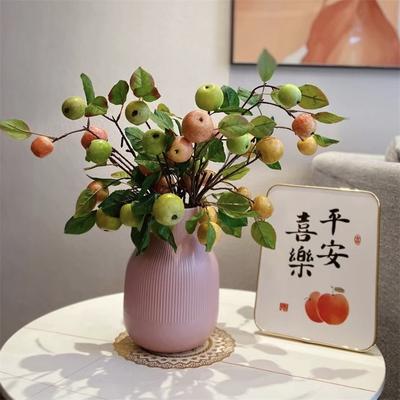 Hohe taktile Simulation von kleinen Apfelzweigen mit Blättern, Obst-Desktop-Dekoration, künstliche Blumen als Symbol für Sicherheit, Obst-Heimdekoration