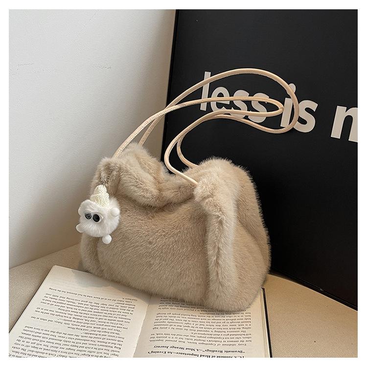 Korean version of ins niche design plush bag women's 2025 new foreign style large-capacity tote bag one-shoulder crossbody bag