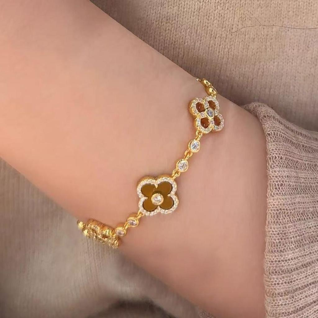 Elegant Diamond Tiger Eye Clover Jewelry Set: Necklace, Earrings & Bracelet – Luxurious, Versatile Fashion for Women