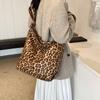Lässige Tragetasche mit Leopardenmuster mit großem Fassungsvermögen für Damen, neue Retro-lässige Umhängetasche für die Arbeit, Pendler-Tasche