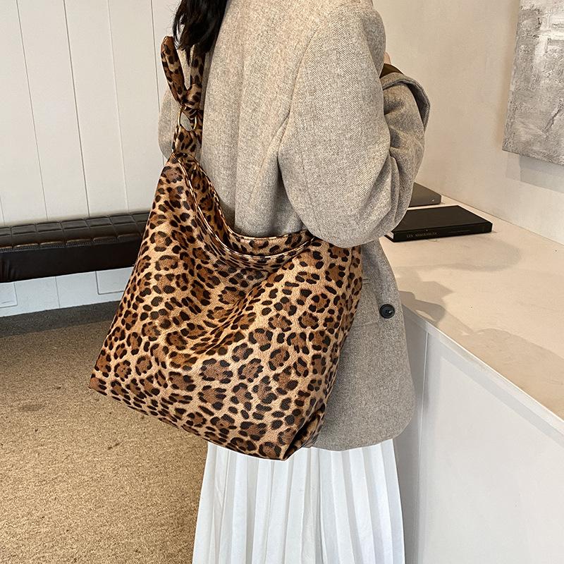 Lässige Tragetasche mit Leopardenmuster mit großem Fassungsvermögen für Damen, neue Retro-lässige Umhängetasche für die Arbeit, Pendler-Tasche