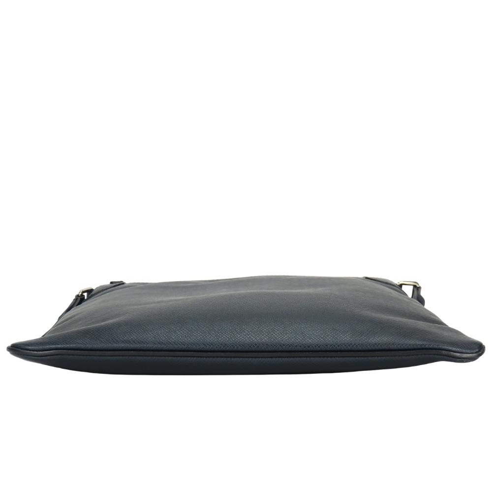 Used LOUIS VUITTON Shoulder Bag Sasha M32629 Taiga Dark navy casual